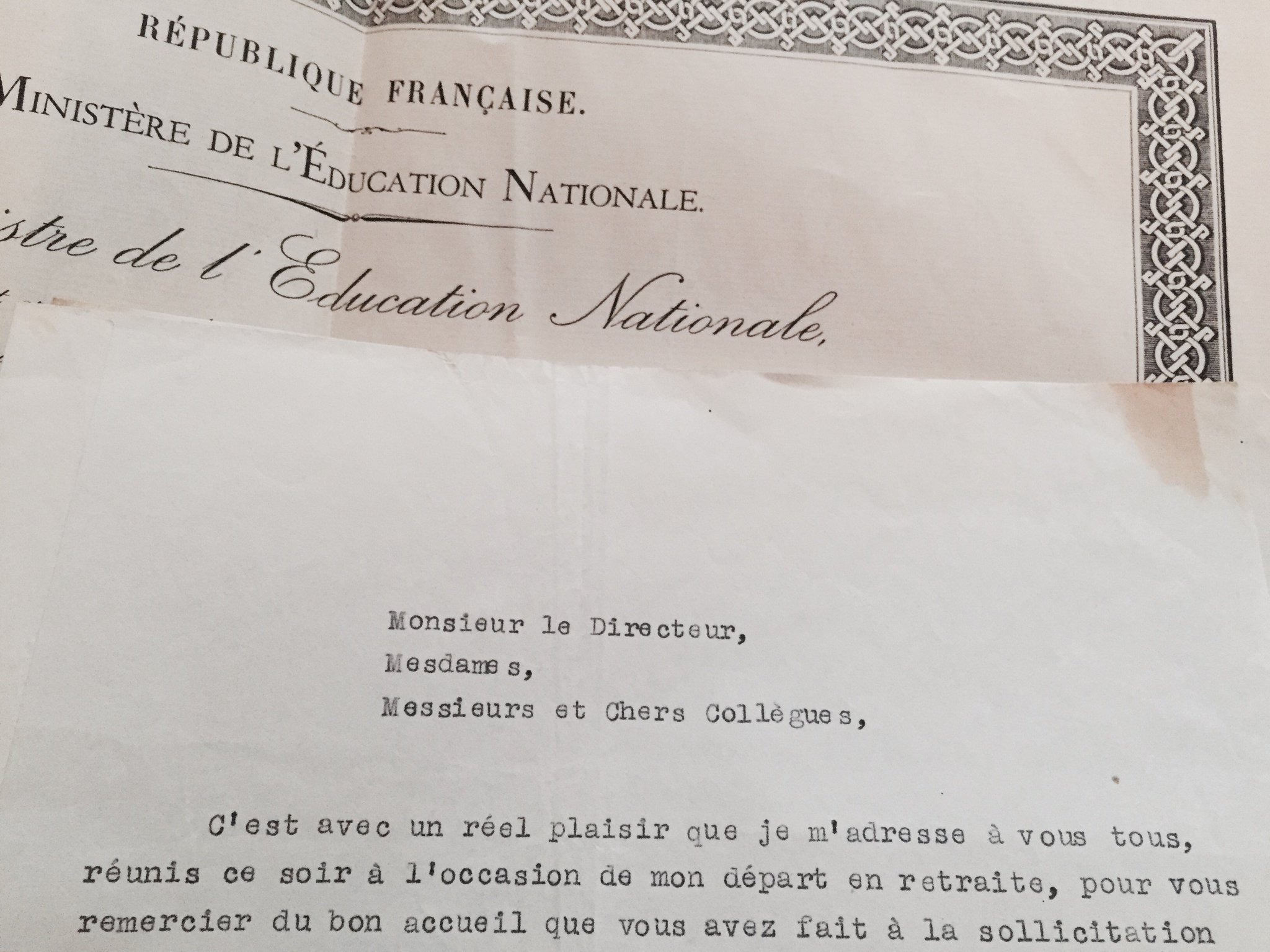 Et dans cette enveloppe, il y a même... le discours de son départ en retraite, en 1947... #Madeleineproject https://t.co/4MdxvCDn20